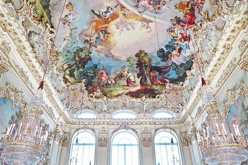 Schloss Nymphenburg München: Festsaal mit Deckenfresko und Stuckdekoration