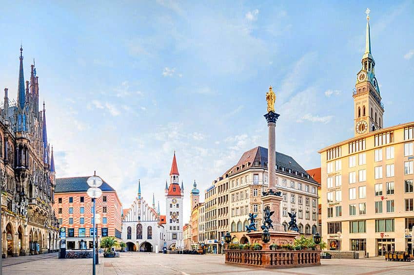 Marienplatz mit Mariensäule und Altem Rathaus